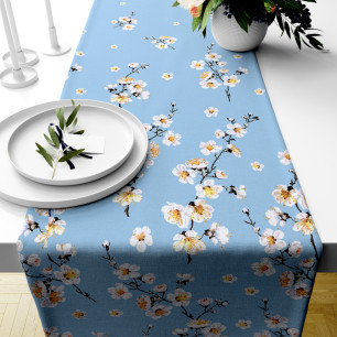 Ervi bavlněný běhoun na stůl - květ jabloně na modrém